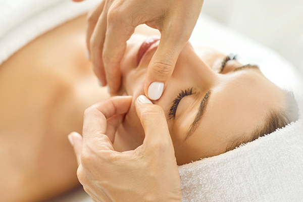 Kozmetický showroom Institut Esthederm Bratislava – profesionálne ošetrenia tváre na Plynárenskej 6